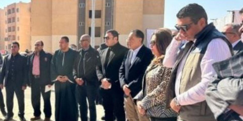 رئيس الوزراء يسلم عقود الوحدات السكنية بمشروع 30 عمارة سكنية بمدينة الطود