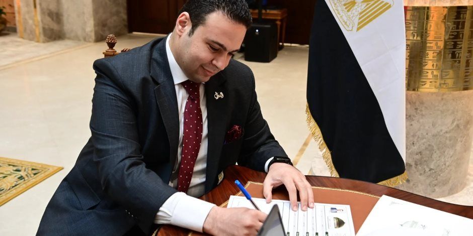 بدء استقبال النواب الجدد وتسليم كارنيهات العضوية بمقر البرلمان بالعاصمة الجديدة