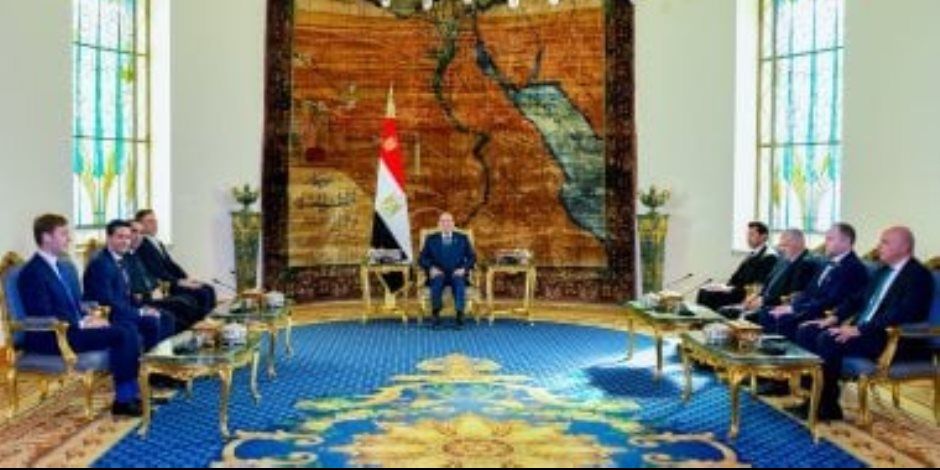 الرئيس السيسى يستقبل وفد فيفا فى إطار الجولة الترويجية لكأس العالم.. صور