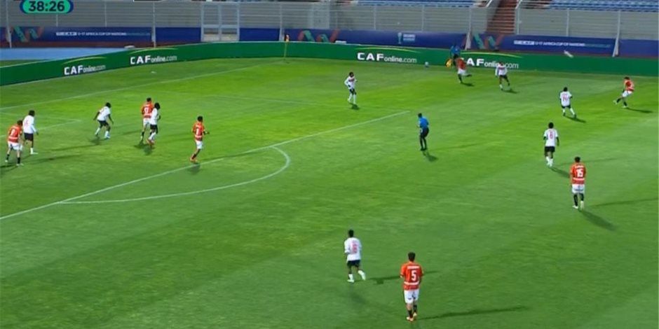 مروان عطية يتلقى البطاقة الصفراء أمام بنين