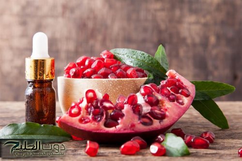 اعملي سيروم قشر الرمان وحطيه في بخاخة.. شعرك هيطول من أول أسبوع!