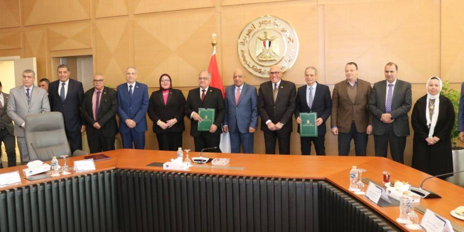 وزير الكهرباء ورئيس الهيئة العربية للتصنيع يشهدان مراسم توقيع بروتوكول تعاون لتأسيس شركة متخصصة في أعمال التشغيل والصيانة