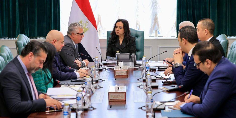 وزيرة التضامن تبحث مع رئيس الهيئة العامة للمنطقة الاقتصادية لقناة السويس تعزيز سبل التعاون وتوفير فرص عمل