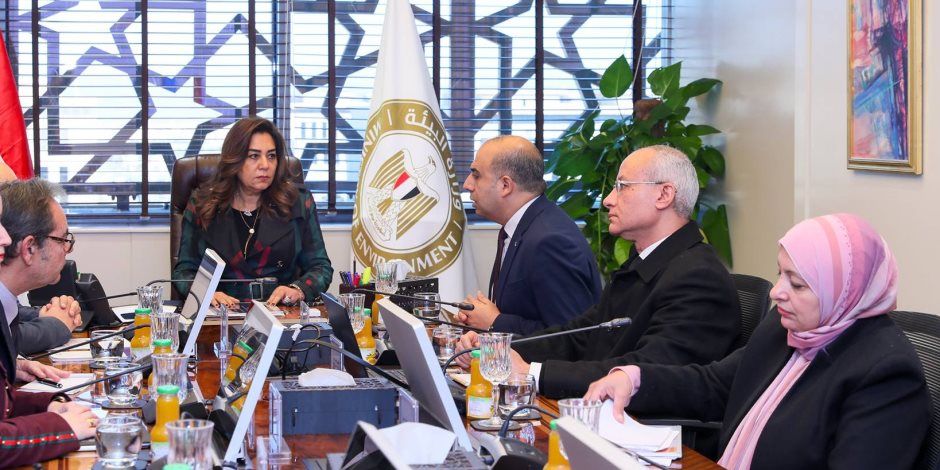 وزارتا التنمية المحلية والبيئة تبحثان مستجدات إعداد خطة الاستجابة المتدرجة لإدارة نوبات تلوث الهواء الحادة