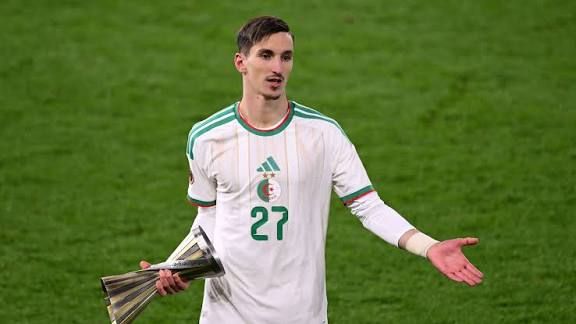 كريم بنزيما يشعل السوشيال ميديا ويفاجئ نجم الجزائر...