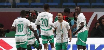 السنغال تُسقط مالي وتبلغ المربع الذهبي