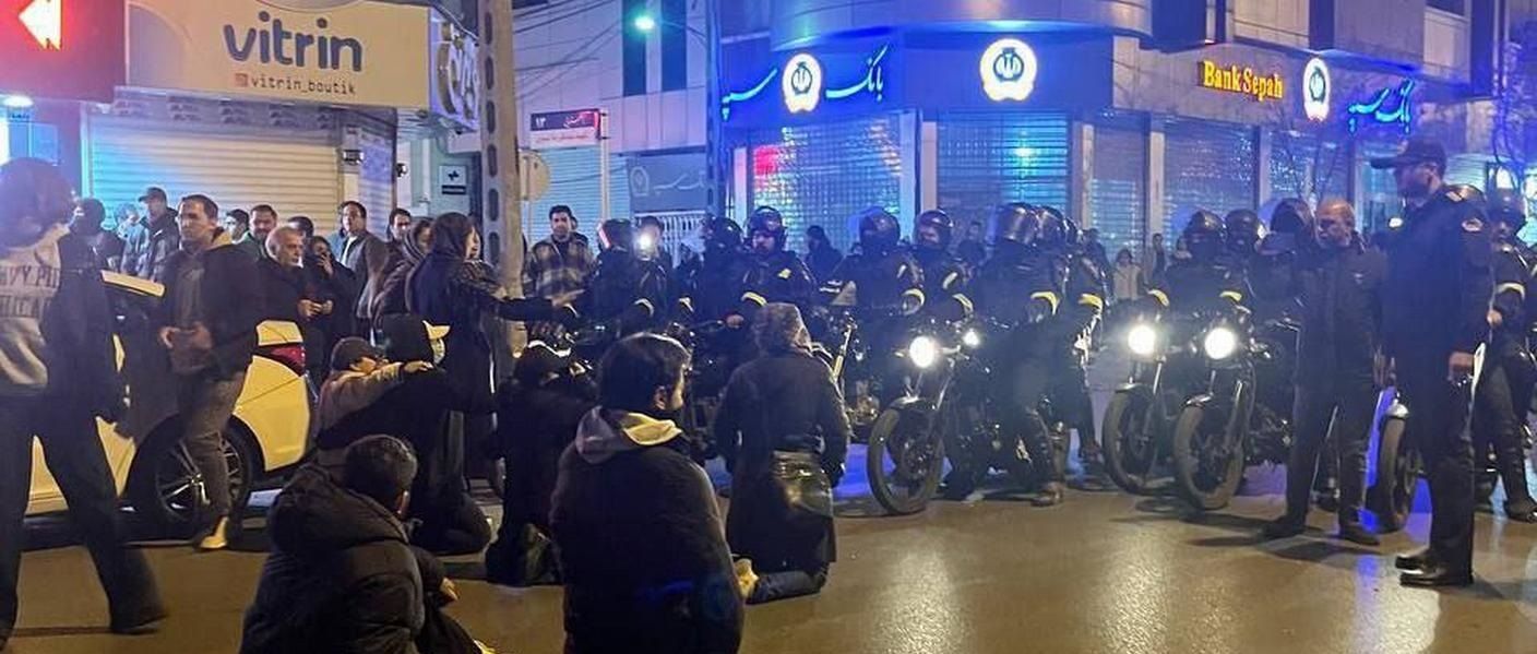 إيران.. تصاعد قمع قوات الأمن للمتظاهرين مع ارتفاع...