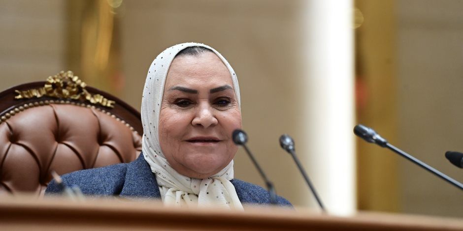 النائبة عبلة الهوارى أكبر الأعضاء سنا تفتتح أولى جلسات مجلس النواب الجديد