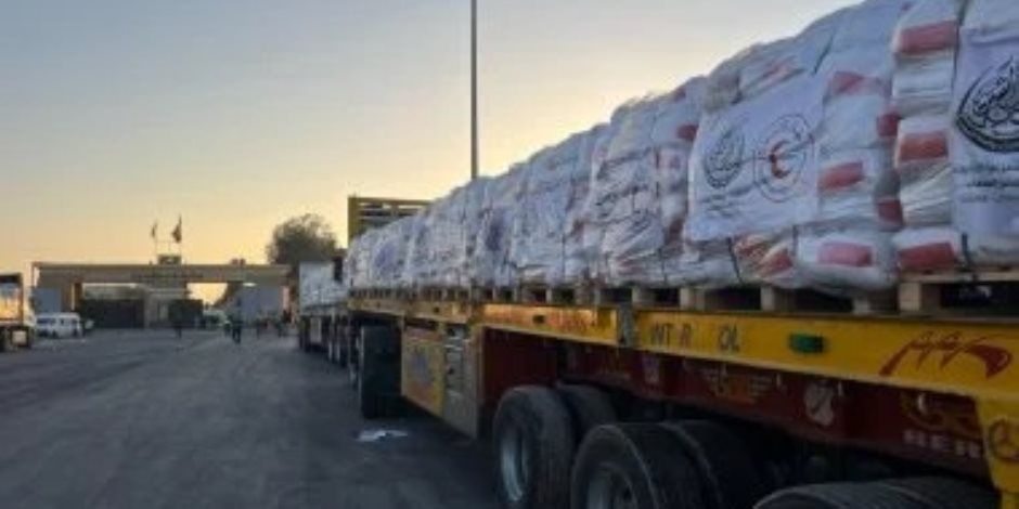 قافلة «زاد العزة» الـ 114 تدخل إلى الفلسطينيين في قطاع غزة