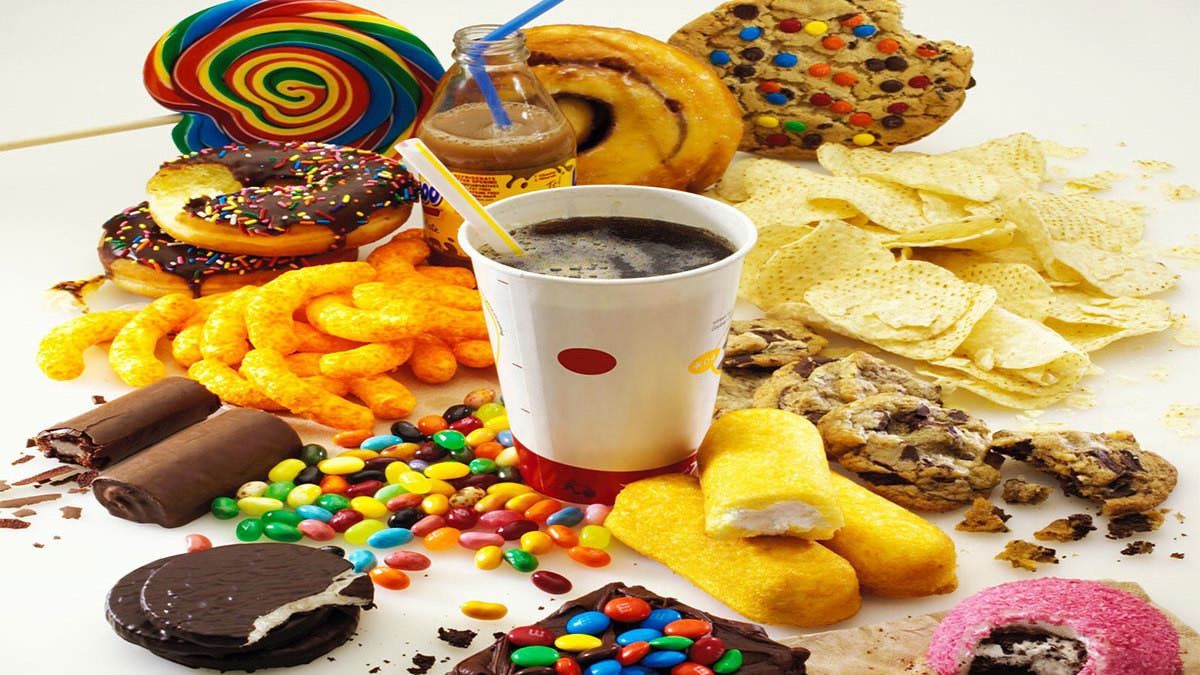 تسبب الإصابة بالسرطان والسكر.. مخاطر الإفراط في تناول...