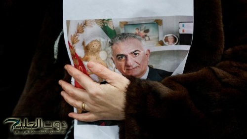 نجل شاه إيران يحث قوات الأمن على "الوقوف مع الشعب"