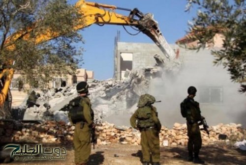 الاحتلال يسلم إخطارات بهدم عشرات المنازل في العيسوية