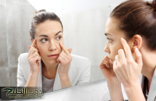 غسل الوجه بالماء الساخن عادة يومية تسرّع ظهور التجاعيد