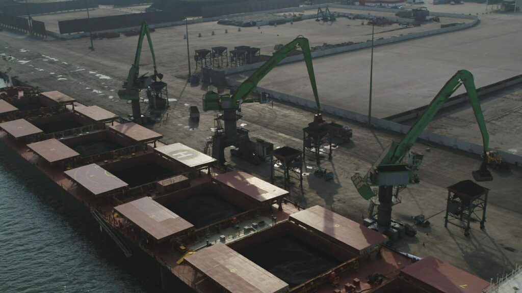 “سكاي بورتس” تستثمر 50 مليون دولار لإنشاء 8 صوامع لتصدير الأسمنت بشرق بورسعيد