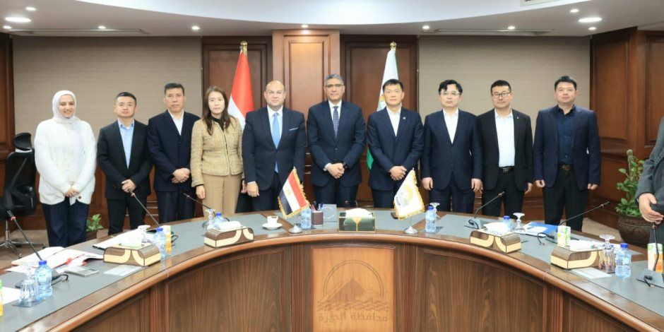 محافظ الجيزة يلتقي وفدا من المستثمرين الصينيين لتعزيز التعاون في المنطقة الصناعية بالصف