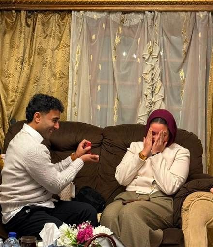 الفنان صبحي خليل يحتفل بخطبة ابنته في أجواء عائلية بسيطة احتفل الفنان صبحي خليل بخطوبة ابنته جيهان على المخرج ثائر الصيرفي.ونشر صبحي خليل صورا من الخطبة عبر حسابه على إقرأ المزيد