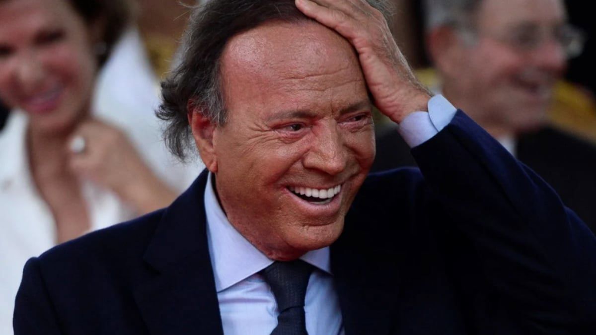 اتهامات تهز أسطورة الغناء الإسباني.. ماذا نعرف عن...