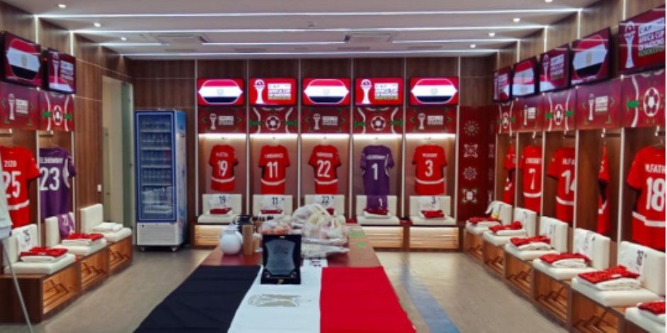 علم مصر فى غرفة ملابس المنتخب لتحفيز اللاعبين قبل مباراة السنغال..صور