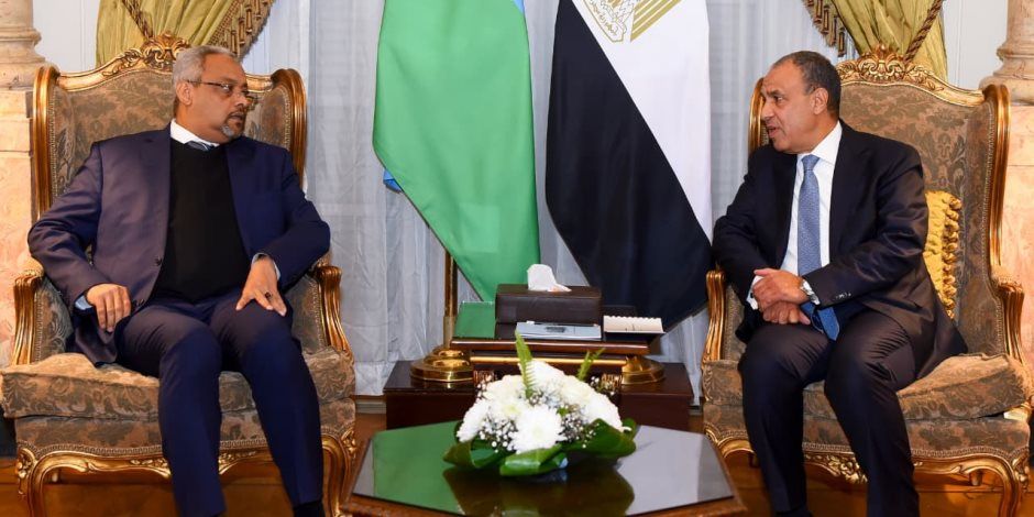 وزير الخارجية يبحث مع نظيره الجيبوتي سبل تعزيز العلاقات الثنائية وتطورات الأوضاع في منطقة القرن الأفريقي