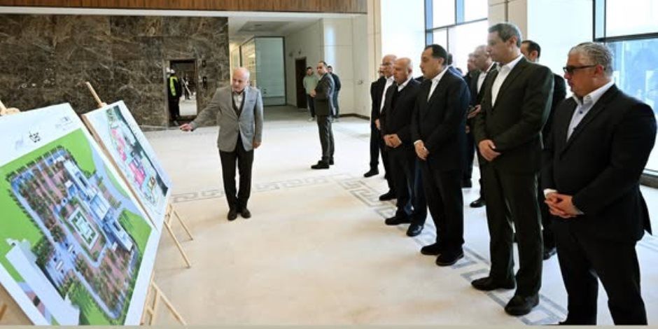 رئيس الوزراء يتفقد محطة البحر الأحمر لتداول الحاويات رقم  1 RSCT) ) بميناء السخنة