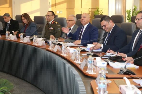 المجلس الأعلى للطاقة يوافق على توفير الكهرباء والغاز لمشروعات صناعية جديدة