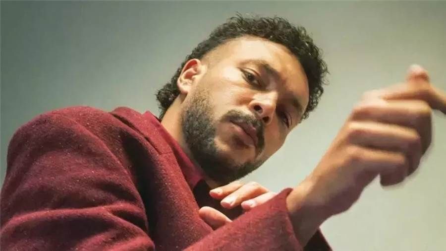 ويجز يفاجئ جمهوره معلنًا زواجه أعلن مطرب الراب ويجز اليوم الجمعة 16 يناير زواجه من فتاة تعمد إخفاء ملامحها وادعى البعض أنها من خارج الوسط ال إقرأ المزيد