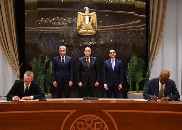 مدبولي يشهد توقيع اتفاقية “ريكسوس وريكسوس ليفينج – مركز التجارة العالمي بالقاهرة”