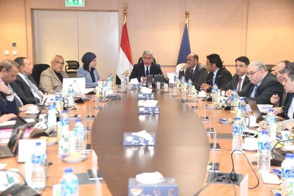 وزير السياحة يقر موازنة 2026-2027 للمجلس الأعلى للآثار