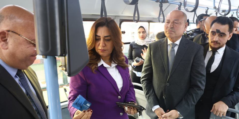 إطلاق منظومة الدفع الإلكتروني لتذكرة أتوبيسات هيئة النقل العام بالقاهرة