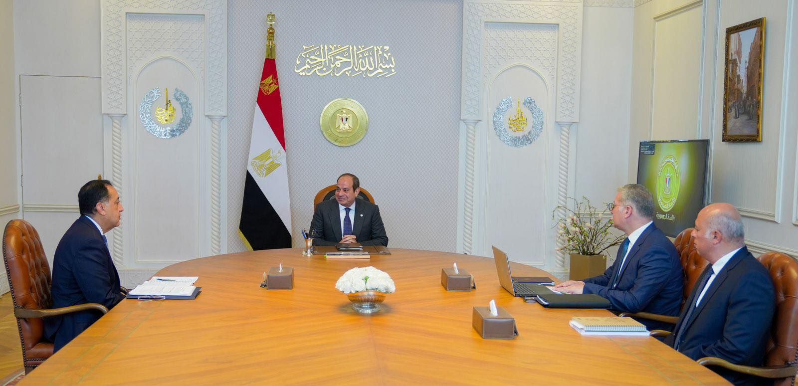 الرئيس السيسي يوجه بضرورة الالتزام بسداد مستحقات شركات البترول والغاز العاملة في مصر