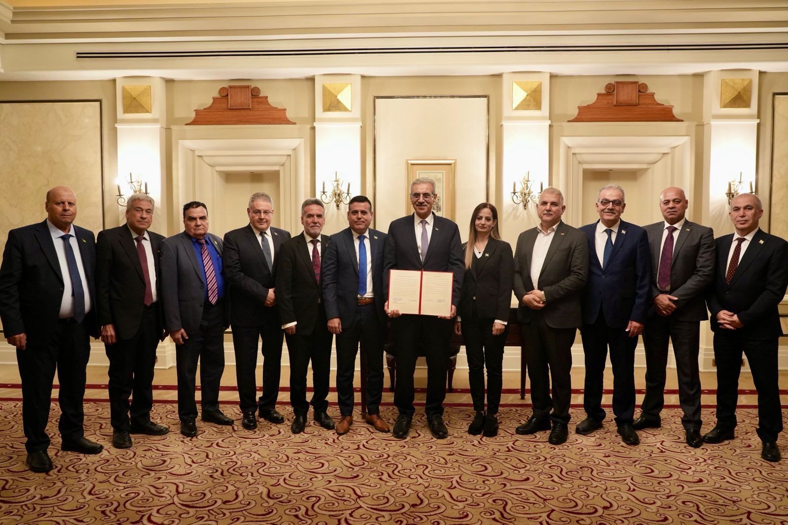 اللجنة الوطنية لإدارة غزة تبدأ أعمالها من القاهرة برئاسة المفوض العام على شعث وتعلن مسئوليات المفوضين