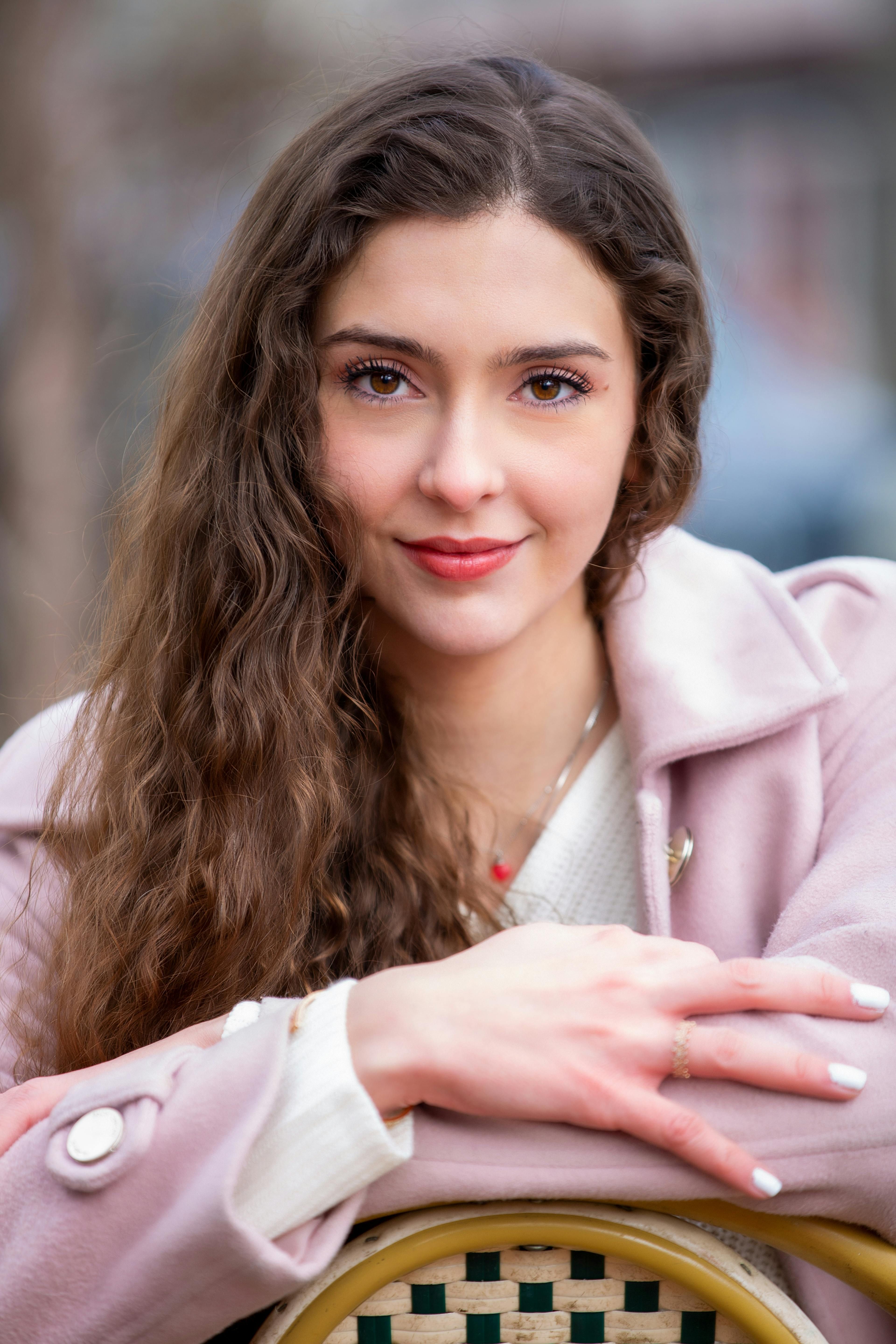 اضطرابات الغدة الدرقية لدى المشاهير.. زيادة وزن واكتئاب وإرهاق