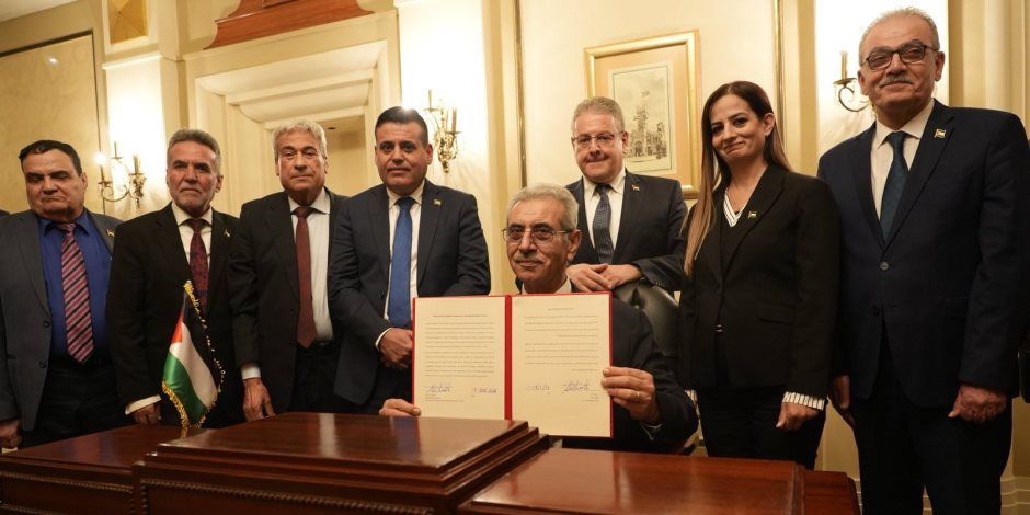 اللجنة الوطنية لإدارة غزة تبدأ أعمالها من القاهرة برئاسة المفوض العام على شعث وتعلن مسئوليات المفوضين