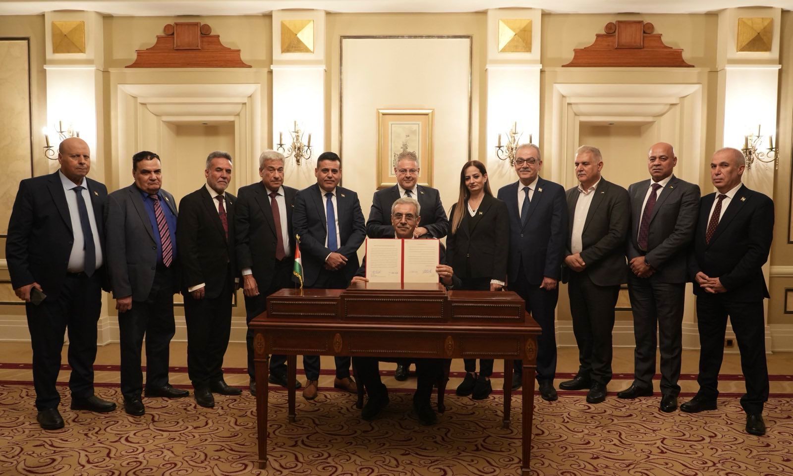 اللجنة الوطنية لإدارة غزة تبدأ أعمالها من القاهرة برئاسة المفوض العام على شعث وتعلن مسئوليات المفوضين