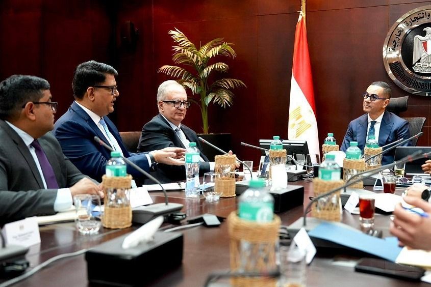 وزير الاستثمار يناقش مع «إيفولف» و«ستونيكس» خطط التوسع في سوق الذهب المصري