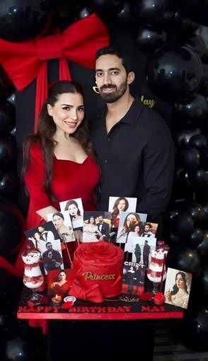 مي عز الدين تحتفل بعيد ميلادها مع زوجها احتفلت الفنانة مي عز الدين بعيد ميلادها في أجواء رومانسية مع زوجها أحمد تيمور.وشاركت مي عز الدين جمهورها بصور إقرأ المزيد