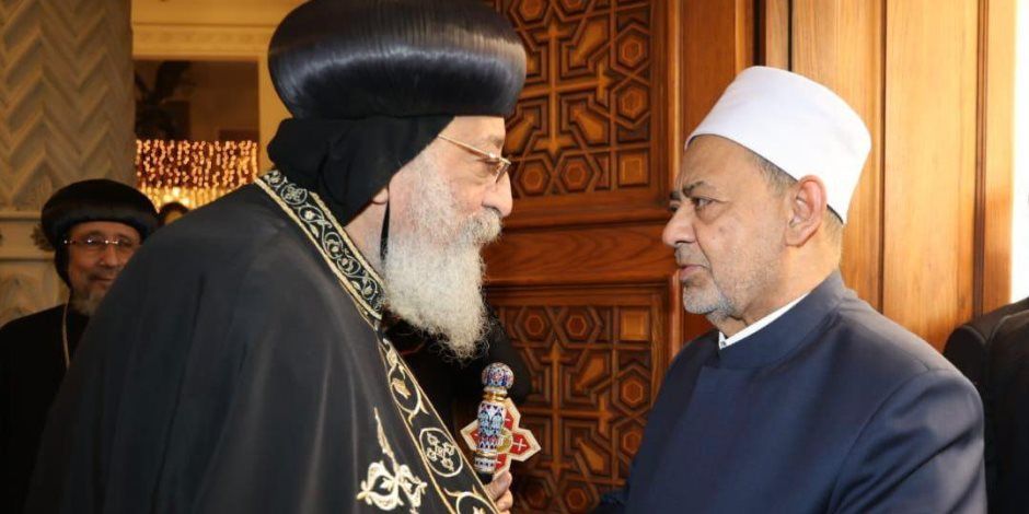 شيخ الأزهر يجري اتصالا هاتفيا بقداسة البابا تواضروس للاطمئنان على صحته