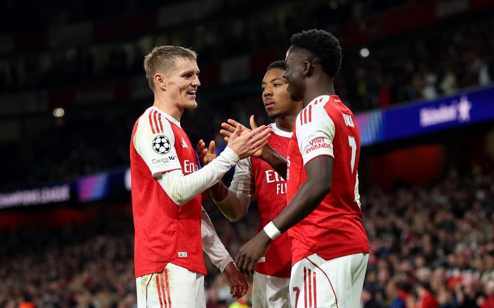 حبيب الجماهير.. معلق مباراة آرسنال ضد إنتر ميلان...