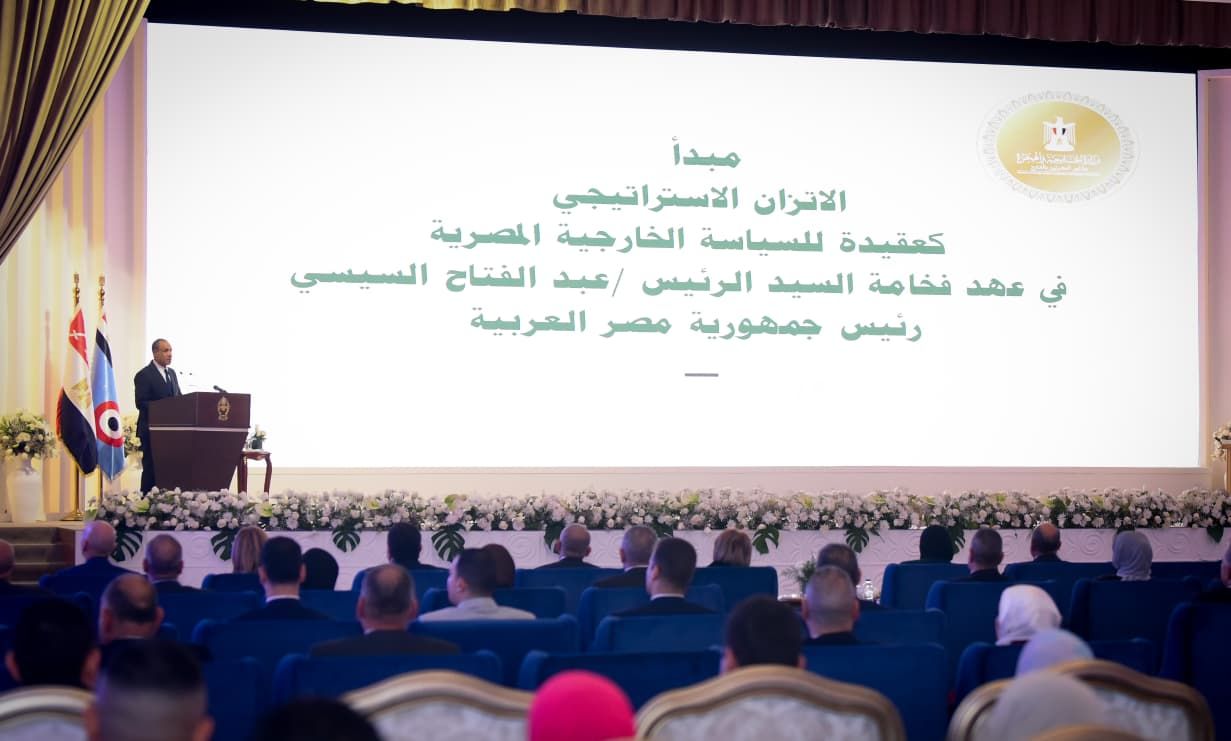 وزير الخارجية يشارك في ندوة تثقيفية بالقوات الجوية