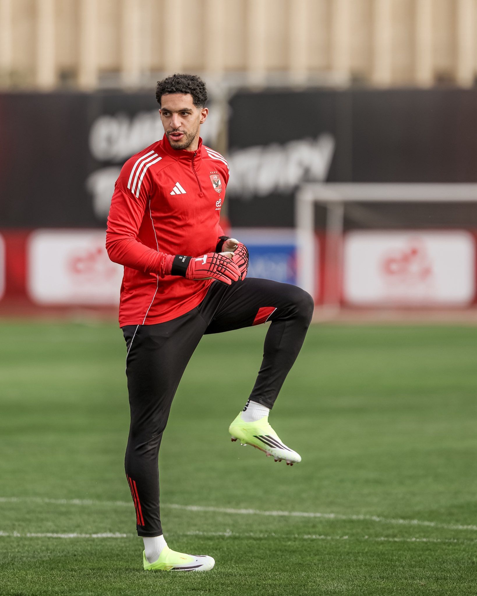 حضور الأعبيين الدوليين لمران الأهلي استعدادا لمواجهة يانج أفريكانز.. صور