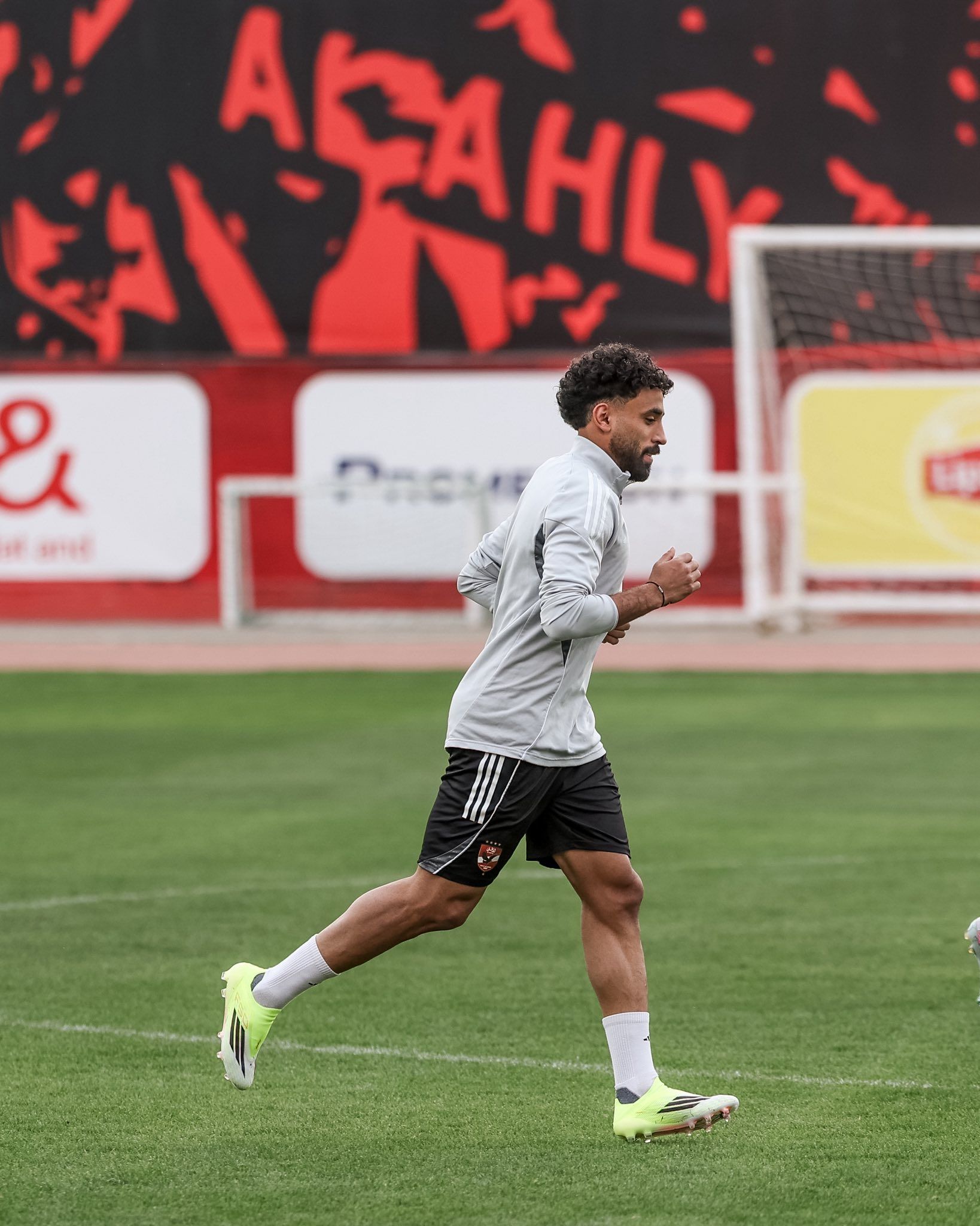 حضور الأعبيين الدوليين لمران الأهلي استعدادا لمواجهة يانج أفريكانز.. صور