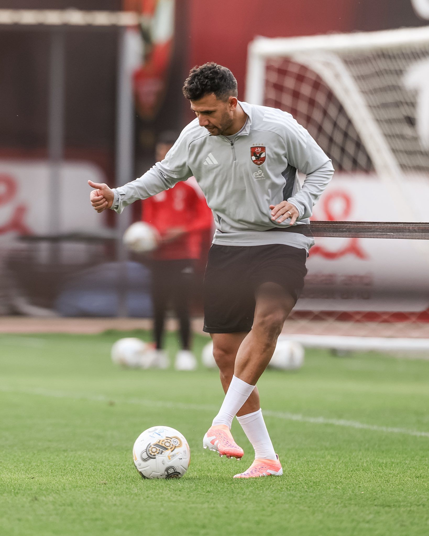 حضور الأعبيين الدوليين لمران الأهلي استعدادا لمواجهة يانج أفريكانز.. صور