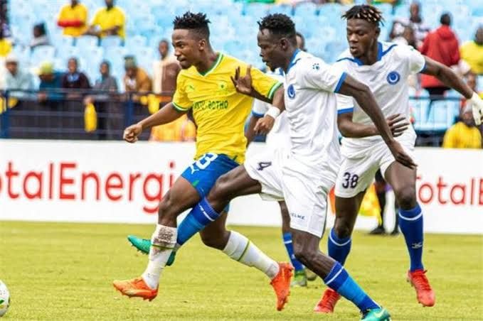 طاقم تحكيم مصري.. من هو حكم مباراة الهلال...