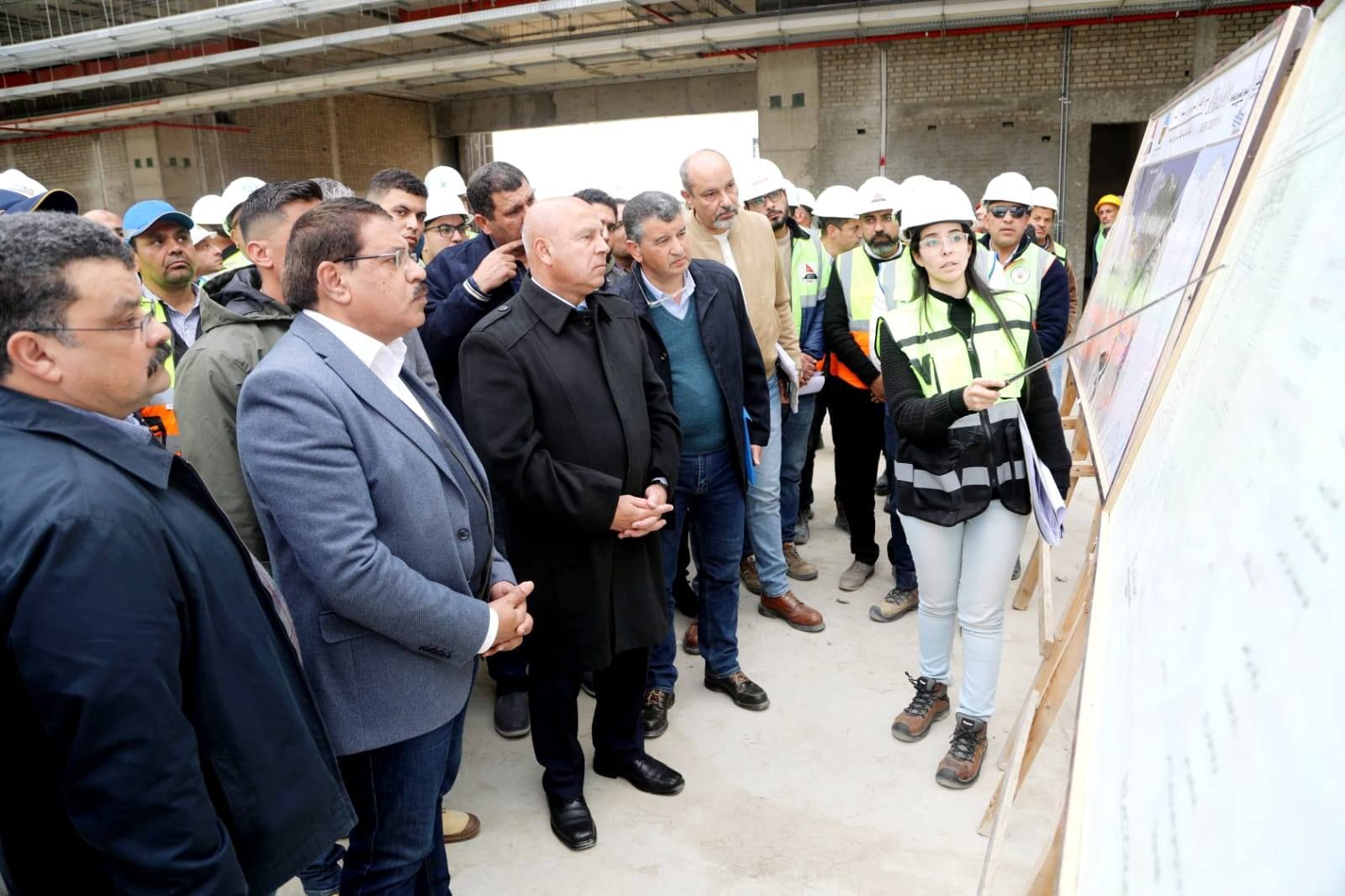 كامل الوزير يتفقد الخط الأول للقطار الكهربائي السريع ويؤكد: المشروع قناة سويس جديدة على القضبان