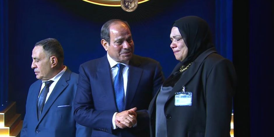 الرئيس السيسي يكرم عدداً من أسماء شهداء الشرطة خلال الاحتفال بالذكرى الـ 74 لعيد الشرطة (صور)