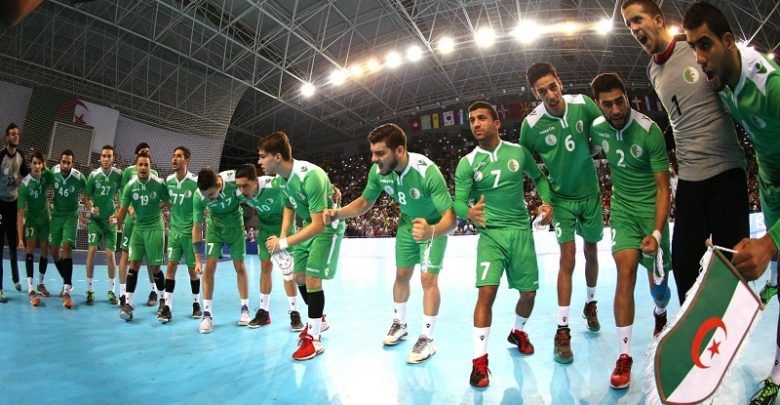 لا تفوتك .. القنوات الناقلة لمباراة الجزائر ضد...