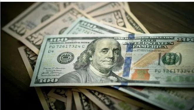 الدولار يواصل التراجع تدريجيا كعملة احتياطية عالمية