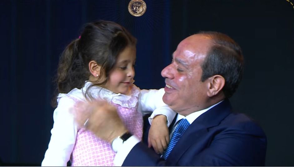 الرئيس السيسي يكرم عدداً من أسماء شهداء الشرطة خلال الاحتفال بالذكرى الـ 74 لعيد الشرطة (صور)