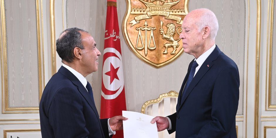 وزير الخارجية يسلّم رئيس تونس رسالة خطية من الرئيس السيسى تؤكد التطلع لتعزيز التعاون