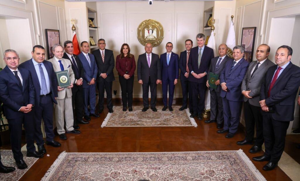 مصر توقع مذكرة تفاهم مع “بولار هايدرو” البريطانية لمعالجة المخلفات الصلبة بتكلفة 4.2 مليار دولار